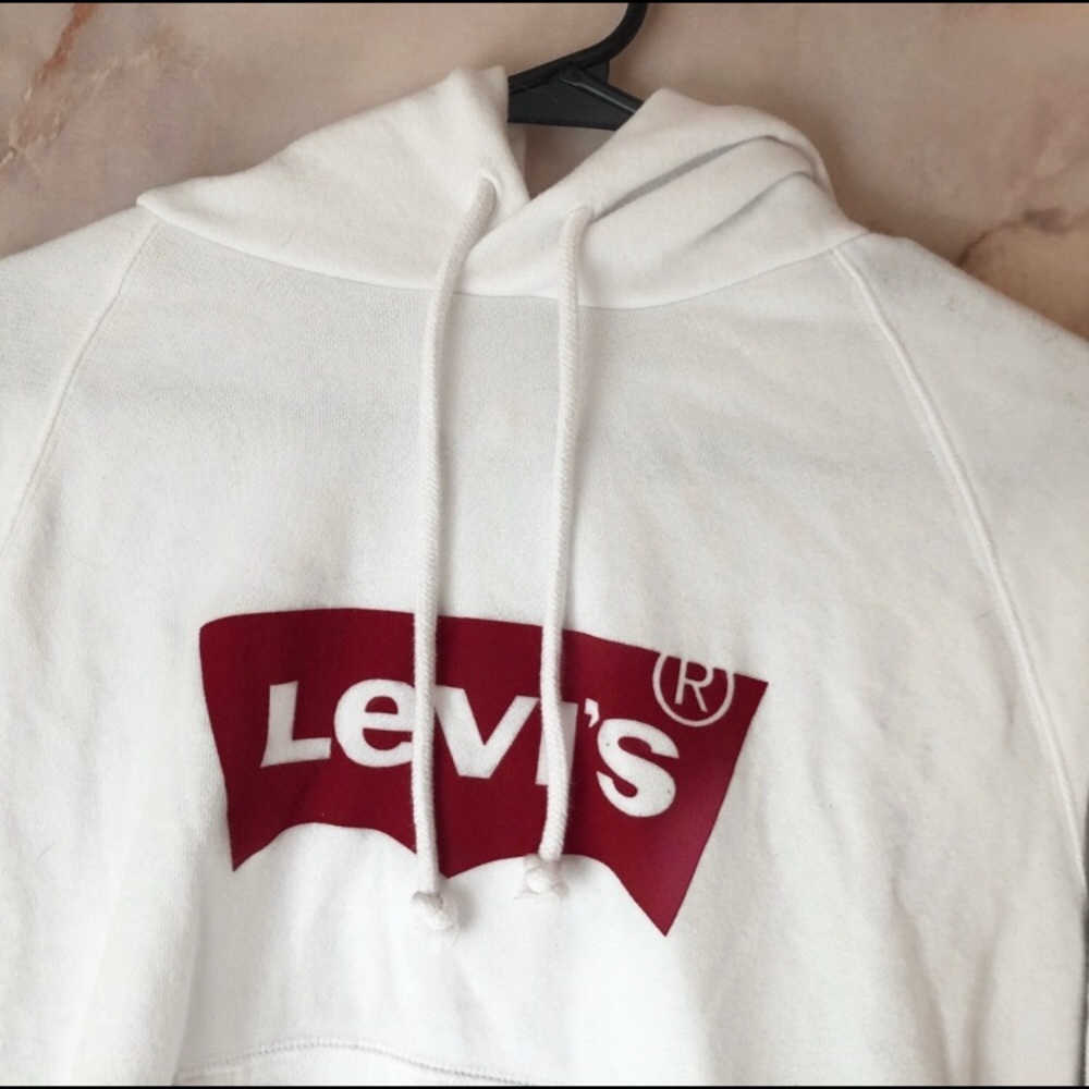 White Levi’s Hoodie
